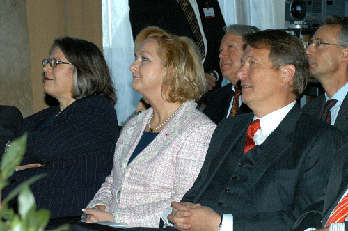 Blick in Richtung Veranstaltungsteilnehmer - v.li. Terezija Stoisits, Maria Theresia Fekter, Vorsitzender der Volksanwaltschaft Dr. Peter Kostelka.