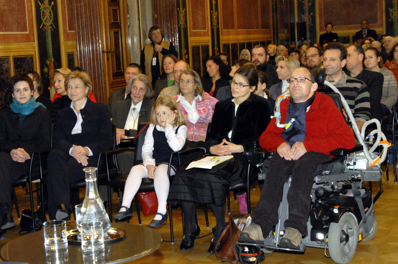 v.li. Veranstaltungsteilnehmer, Judit Marte-Huainigg, Franz-Joseph Huanigg.