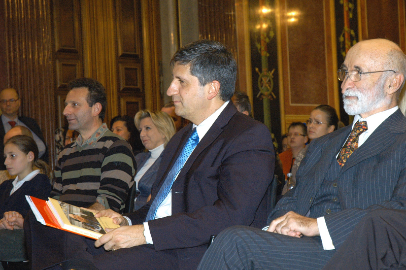 v.li. Veranstaltungsteilnehmer, Michael Spindelegger, Norbert Orac (Ibera Verlag).