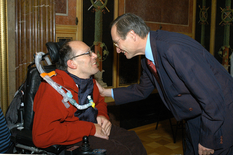 v.li. Franz-Josefph Huainigg (Autor), Wirtschaftskammerpräsident Christoph Leitl.