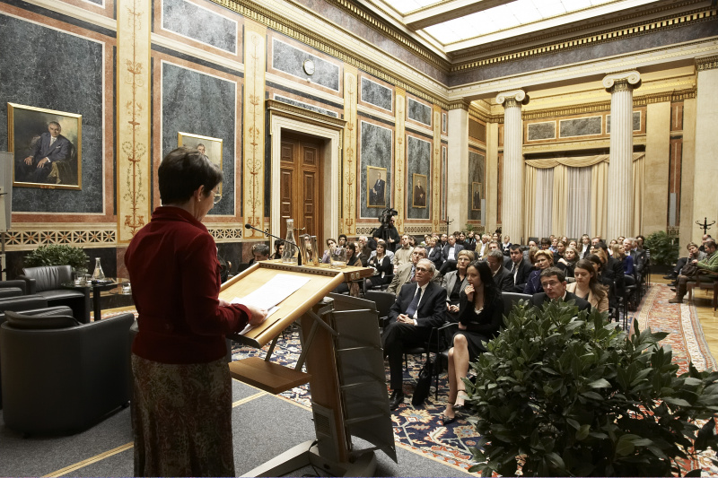 Blick in Richtung Veranstaltungsteilnehmer - Barbara Prammer am Rednerpult.