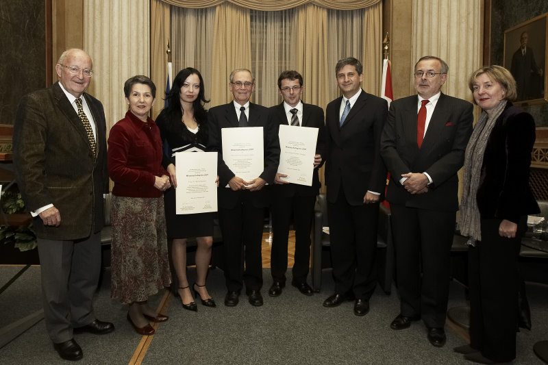 v.li. Univ.-Prof. DDr. Manfried Welan, Barbara Prammer, Mag. Dr. Astrid Dietrich, Univ.-Prof.Dr. Emmerich Talos, Univ.-Prof.Dr. Herbert Obinger, Michael Spindelegger, Univ.-Prof.DDr. Oliver Rathkolb, eine Veranstaltungsteilnehmerin.