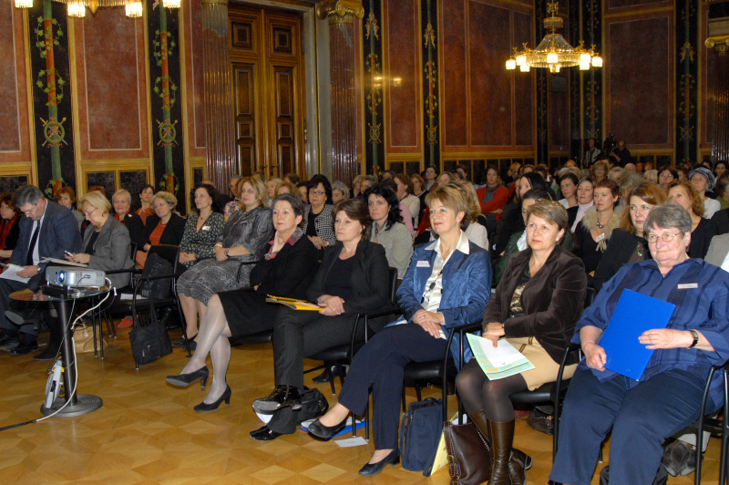v.li. Herbert Buchinger, RIdi Steibl, Barbara Prammer, Andrea Kuntzl, Elisabeth Wöran, Herta Staffa, Elfriede Wolschlager.
