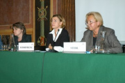 v.li. Andrea Kuntzl, Diskussionsleiterin Renata Schmidtkunz, Ridi Steibl.
