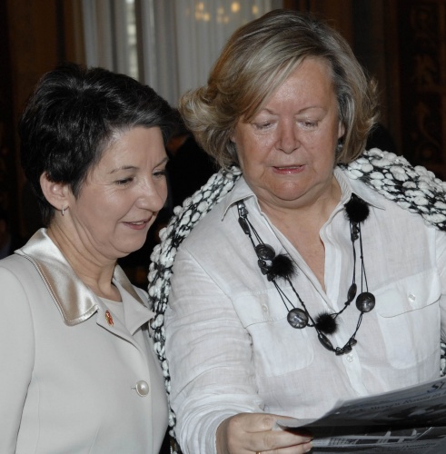 v.li. Barbara Prammer und die ehemalige Präsidentin des belgischen Senats Anne-Marie Lizin im Gespräch.. 
