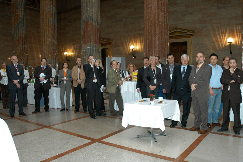 v.li. Veranstaltungsteilnehmer, Peter Sonnberger, Veranstaltungsteilnehmer.