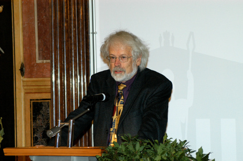 Historiker Univ.-Prof.Dr. Gerhard Botz am Rednerpult.