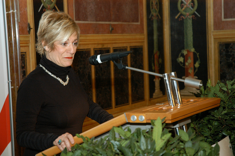 Psychoanalytikerin Dr. Elisabeth Brainin am Rednerpult.