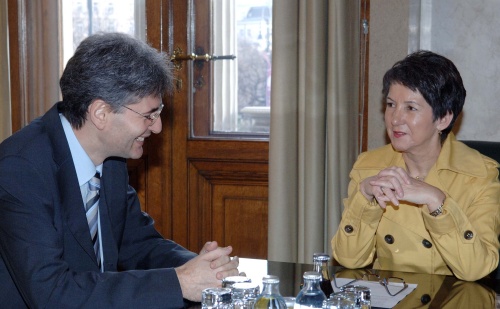 v.li. der EU-Kommissar für Mehrsprachigkeit Leonard Orban im Gespräch mit Barbara Prammer.