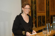 Staatssekretärin im Bundesministerium für Wirtschaft und Arbeit Christine Marek am Rednerpult.