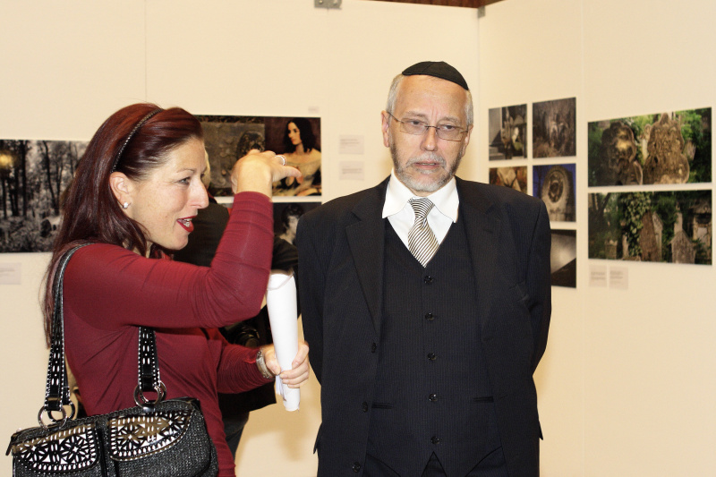 v.li. Generalsekretärin des Österreichischen Nationalfonds für Opfer des Nationalsozialismus und des Allgemeinen Entschädigungsfond Hannah Lessing, Generalsekretär der israelischen Kultusgemeinde Wien Mag. Raimund Fastenbauer.