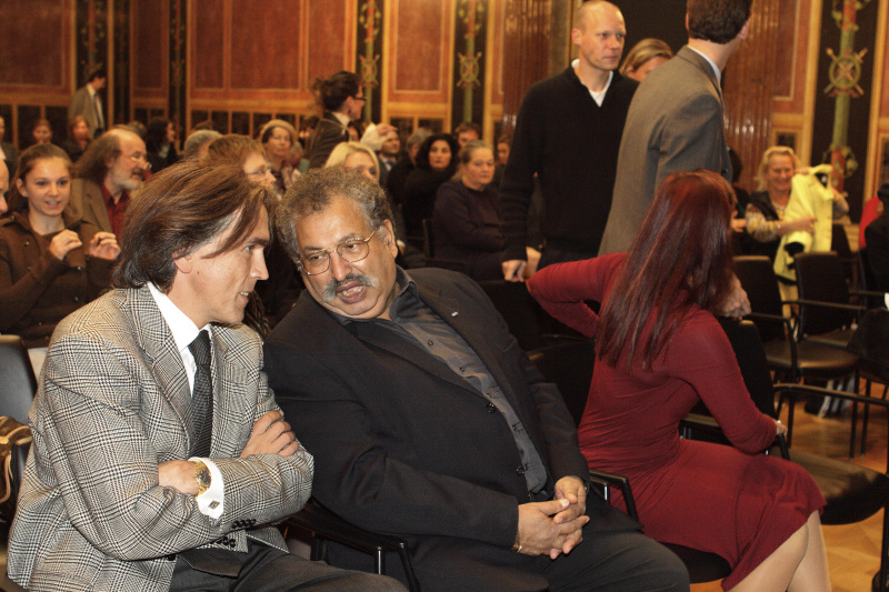 v.li. Leiter der kulturpolitischen Sektion im Bundesministerium für europäische und internationale Angelegenheiten Emil Brix, Obmann des Kulturvereins österreichischer Roma Rudolf Sarközi, Generalsekretärin des Österreichischen Nationalfonds für Opfer des Nationalsozialismus und des Allgemeinen Entschädigungsfond.