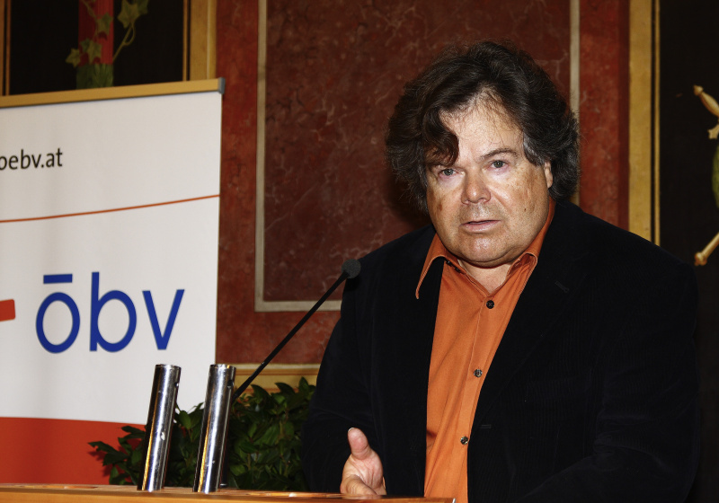 Dr. Herbert Fussy vom Österreichischen Bundesverlag am Rednerpult.