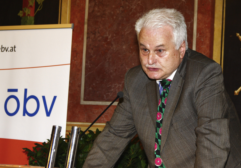 Univ.-Prof.Dr. Oswald Panagl von der Universität Salzburg am Rednerpult.