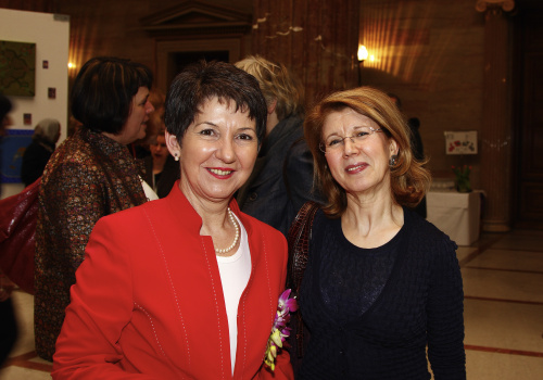 Von links: Barbara Prammer, Veranstaltungsteilnehmerin.