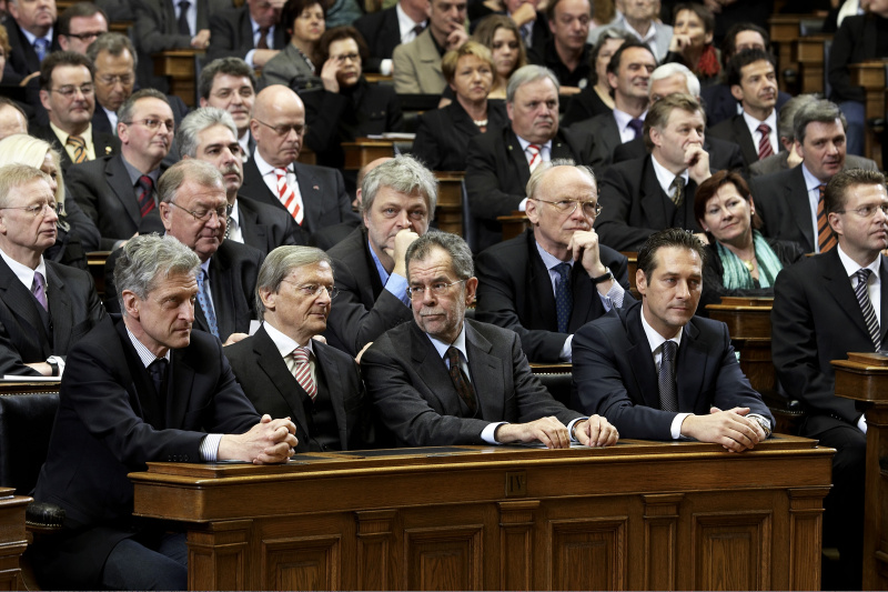 erste Reihe v.li. Josef Cap, Wolfgang Schüssel, Alexander van der Bellen, Heinz-Christian Strache.