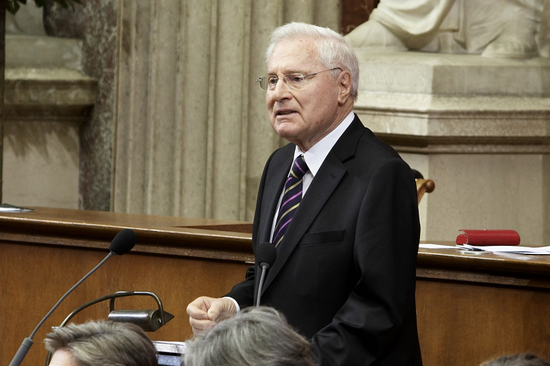 Bundesratspräsident Helmut Kritzinger am Rednerpult.