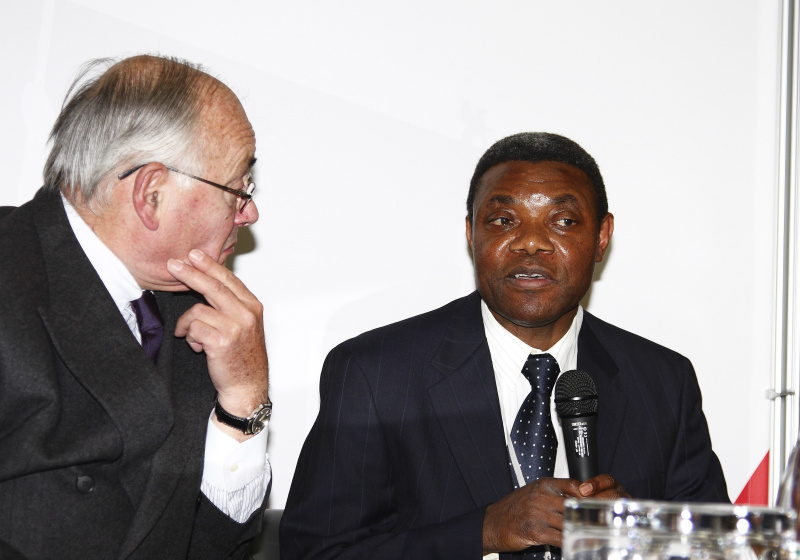 v.li. Univ.-Prof. Heinrich Neisser, Autor Clement Mutombo.