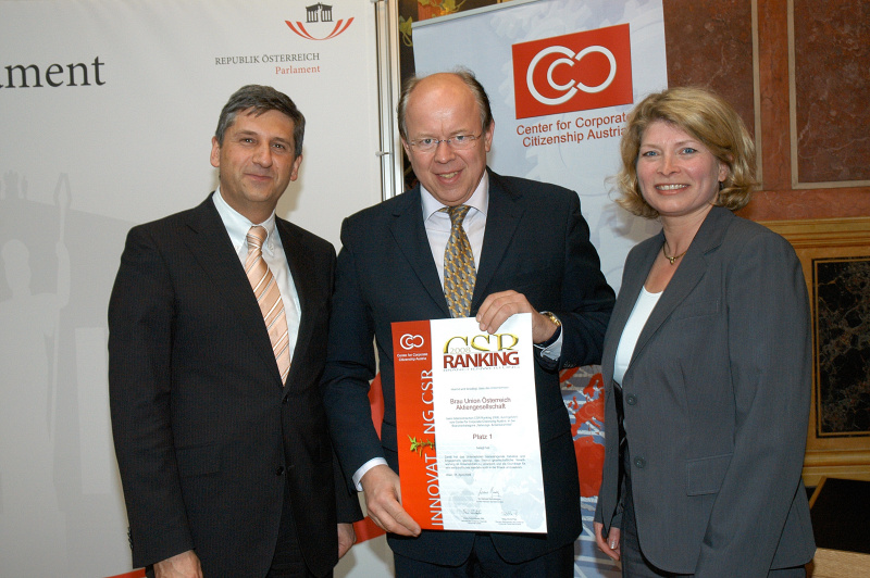 v.li. Michael Spindelegger, Preisträger, Doris Palz (CCC-Autria).