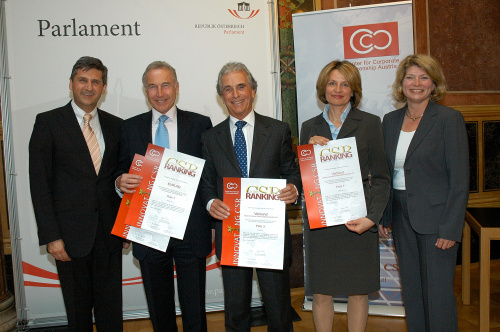 v.li. Michael Spindelegger, Preisträger, Michael Pistauer (Verbund Generaldirektor), Preisträgerin, Doris Palz (CCC-Autria).