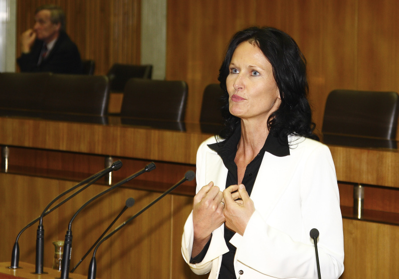Eva Glawischnig-Piesczek am Rednerpult.