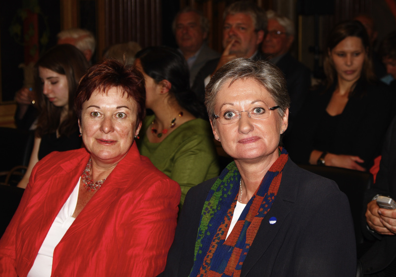 v.li. Susanne Neuwirth, Bundesministerin für Unterricht, Kunst und Kultur Claudia Schmied.