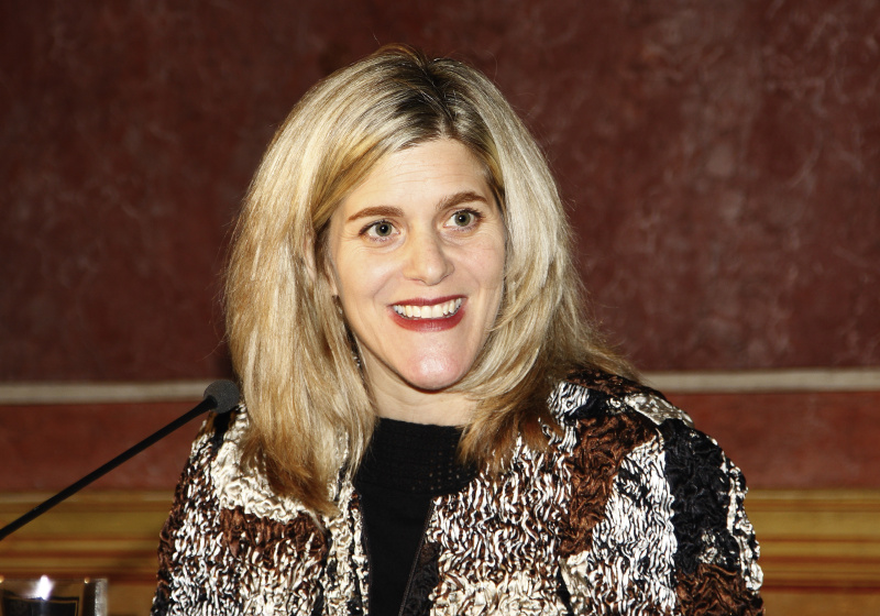 Kim Simon vom USC Shoah Foundation Institute, Los Angeles, am Rednerpult.