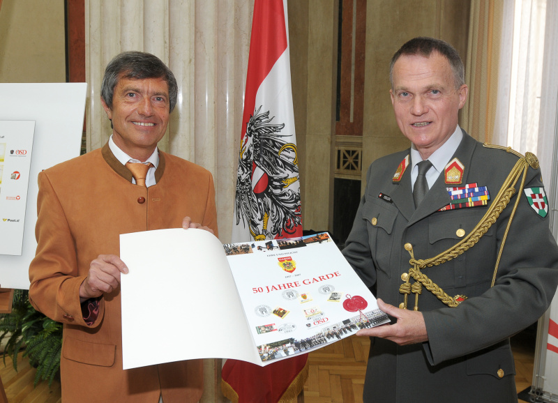 v.li. Veranstaltungsteilnehmer, Oberstleutnant Alexander Eidler.