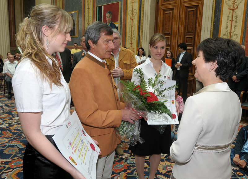 v.li. Veranstaltungsteilnehmer, Barbara Prammer.