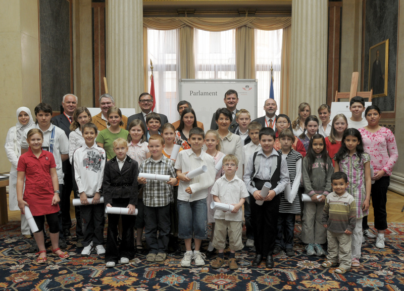 v.li. Veranstaltungsteilnehmer, Reinhart Gausterer, Veranstaltungsteilnehmer, Franz Reiszner, Barbara Prammer, Veranstaltungsteilnehmer.