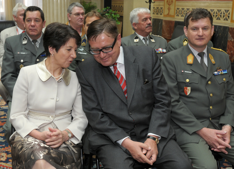 v.li. Barbara Prammer, Reinhart Gausterer (Generaldirektor der Österreichischen Staatsdruckerei), Brigadier Franz Reiszner.
