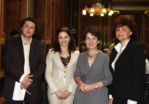 v.li. Preisträger Ovidiu-Mihai Vanghele, Barbara Prammer, Preisträgerin Kristina Ivanova Koleva-Tuntcheva und Preisträgerin Svetlana Ivanova Batalova.
