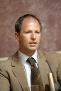 Reinhard Klaushofer von der Universität Salzburg am Rednerpult.