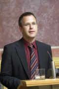 Daniel Janett, Parlamentsdienste Bern, am Rednerpult.