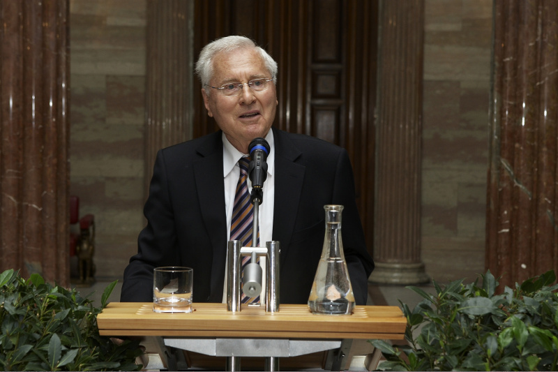 Helmut Kritzinger am Rednerpult.