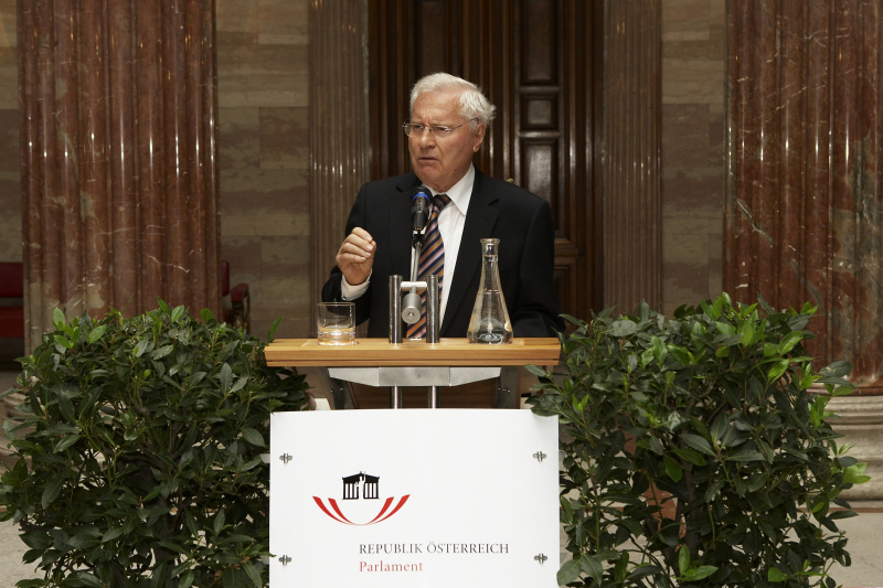 Helmut Kritzinger am Rednerpult.