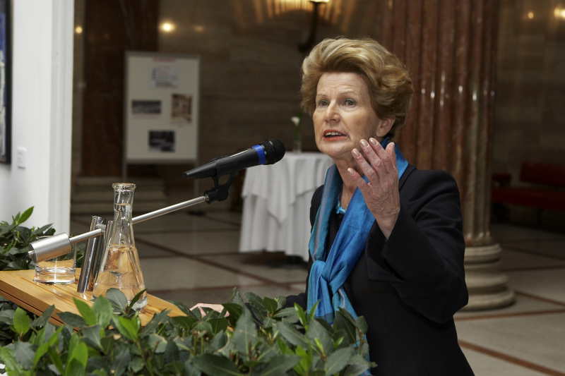 v.li. Bürgermeisterin und Kulturreferentin der Landeshauptstadt Innsbruck Hilde Zach am Rednerpult.