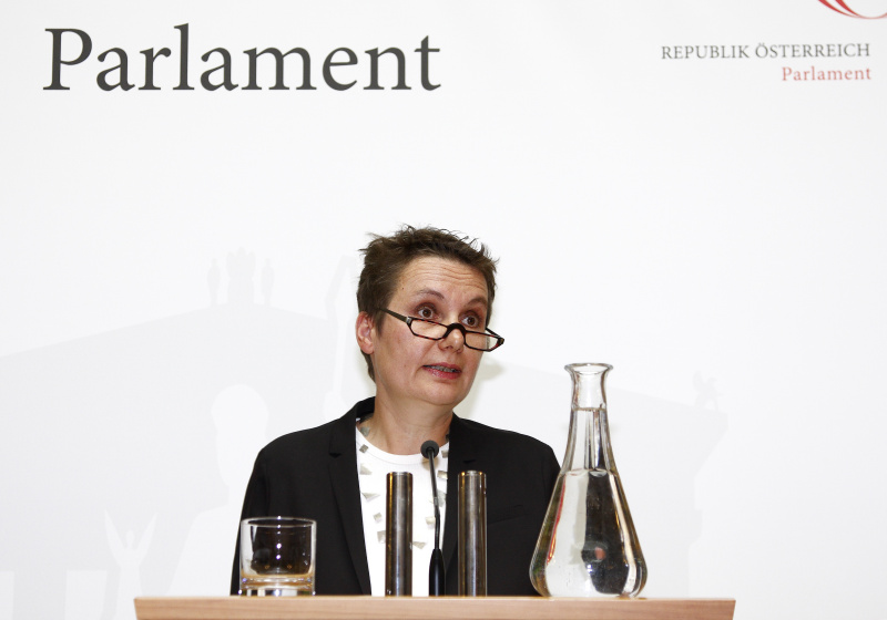 Univ.-Doz.Dr. Maria Mesner, Mitglied der Jury, am Rednerpult.