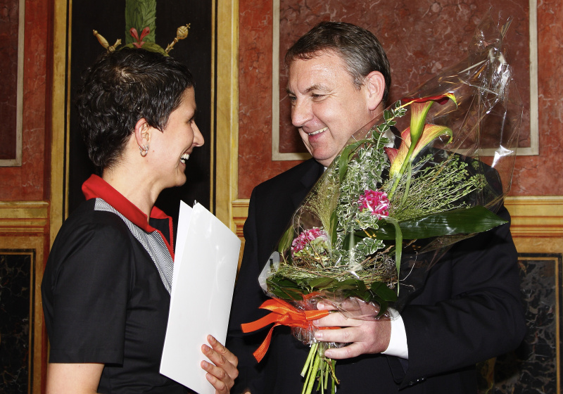 v.li. Preisträgerin Dr. Heidi Niederkofler im Gespräch mit dem Präsidenten des Arbeiter Samariterbundes Österreich Franz Schnabl.