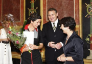 v.li. Preisträgerin Dr. heidi Niederkofler im Gespräch mit dem Präsidenten des Arbeiter Samariterbundes Österreich Franz Schnabl und Barbara Prammer.