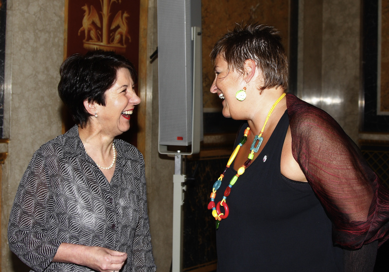 v.li. Barbara Prammer im Gespräch mit Petra Bayr.