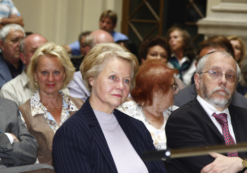 Blick in Richtung Veranstaltungsteilnehmer - Historikerin und Autorin Brigitte Hamann und Mag. Raimund Fastenbauer.