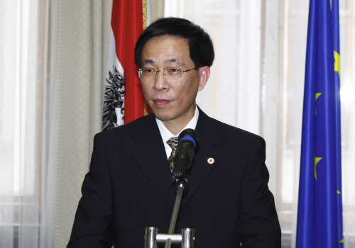 v.li. Zhang Weiqing (Präsident des Überseechinesenkomitees).