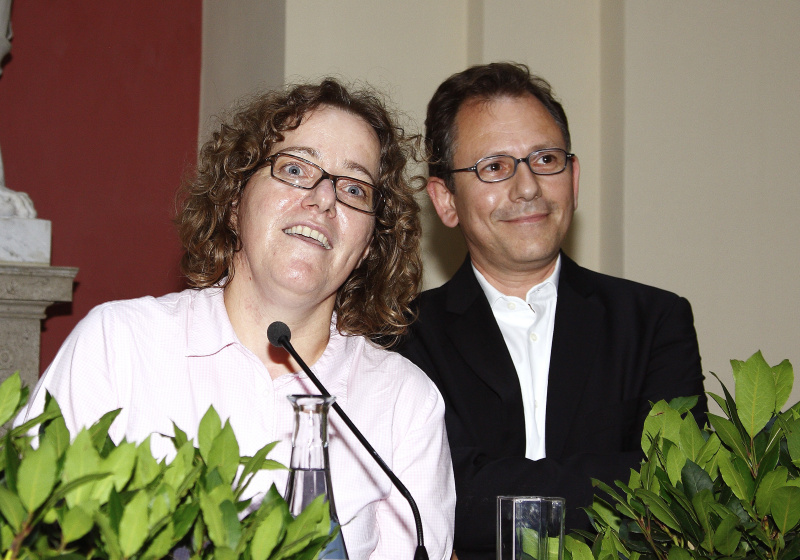 v.li. die Sprecher des republikanischen Clubs - Neues Österreich Sibylle Summer und Autor Doron Rabinovici am Rednerpult.