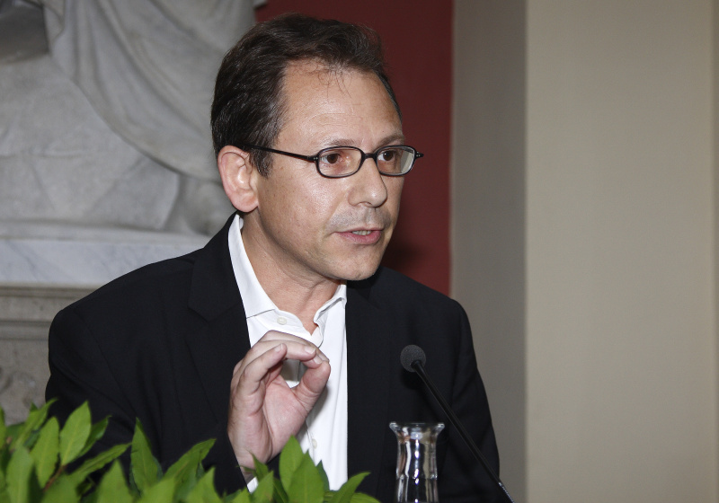 Autor und Sprecher des republikanischen Clubs - Neues Österreich Doron Rabinovici am Rednerpult.