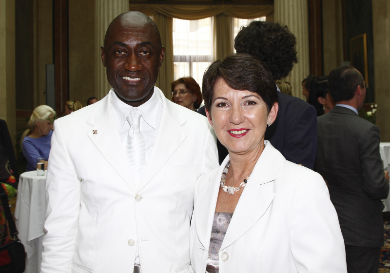 v.li. Ismael Ivo (Choreograph), Barbara Prammer.