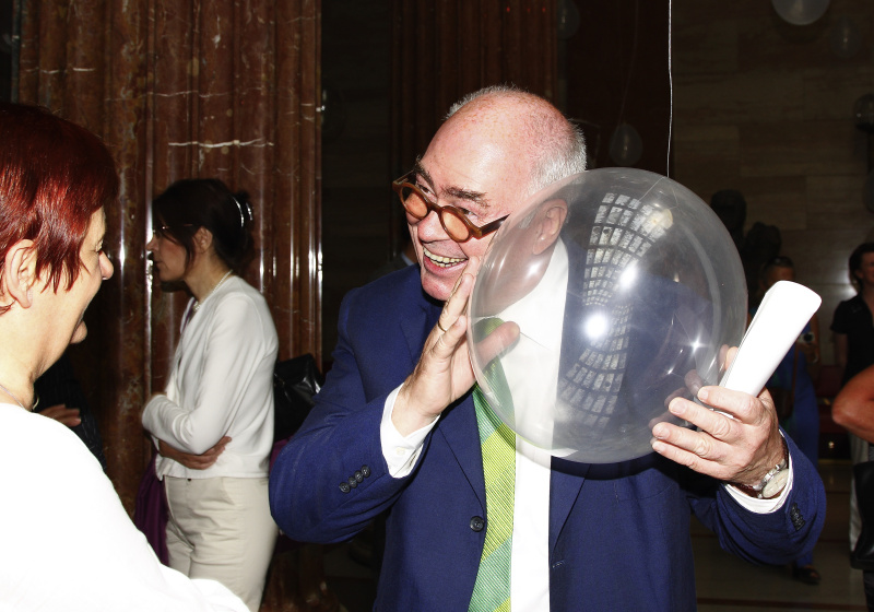 v.li. Veranstaltungsteilnehmer, Peter Schieder (ehem. Nationalratsabgeordneter).