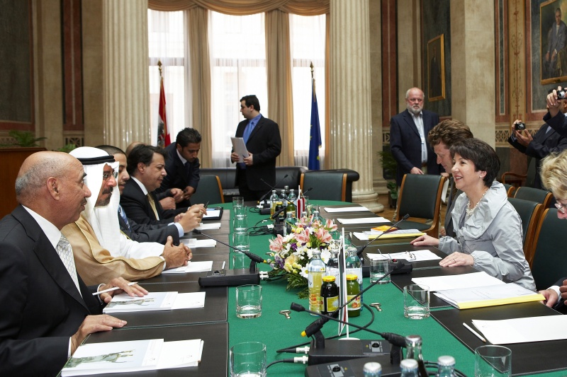 Nationalratspräsidentin Mag. Barbara Prammer im Gespräch mit Sheik Dr. Mohammed Al Sabah Al-Salem Al-Sabah aus Kuwait.