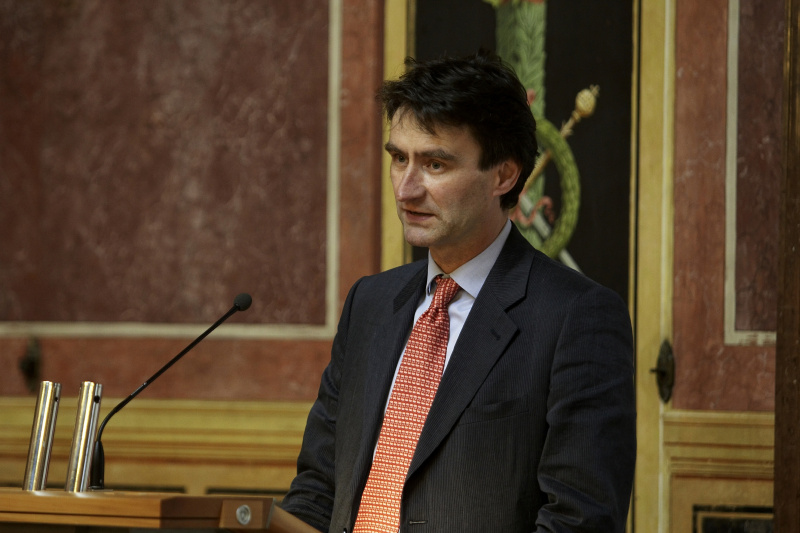 Mag. Martin Scheriau - Geschäftsführer - Verlag Kremayr& Scheriau am Rednerpult 