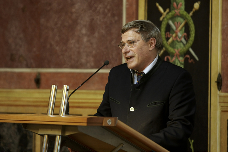 Dieter Kindermann der Autor des Buches am Rednerpult